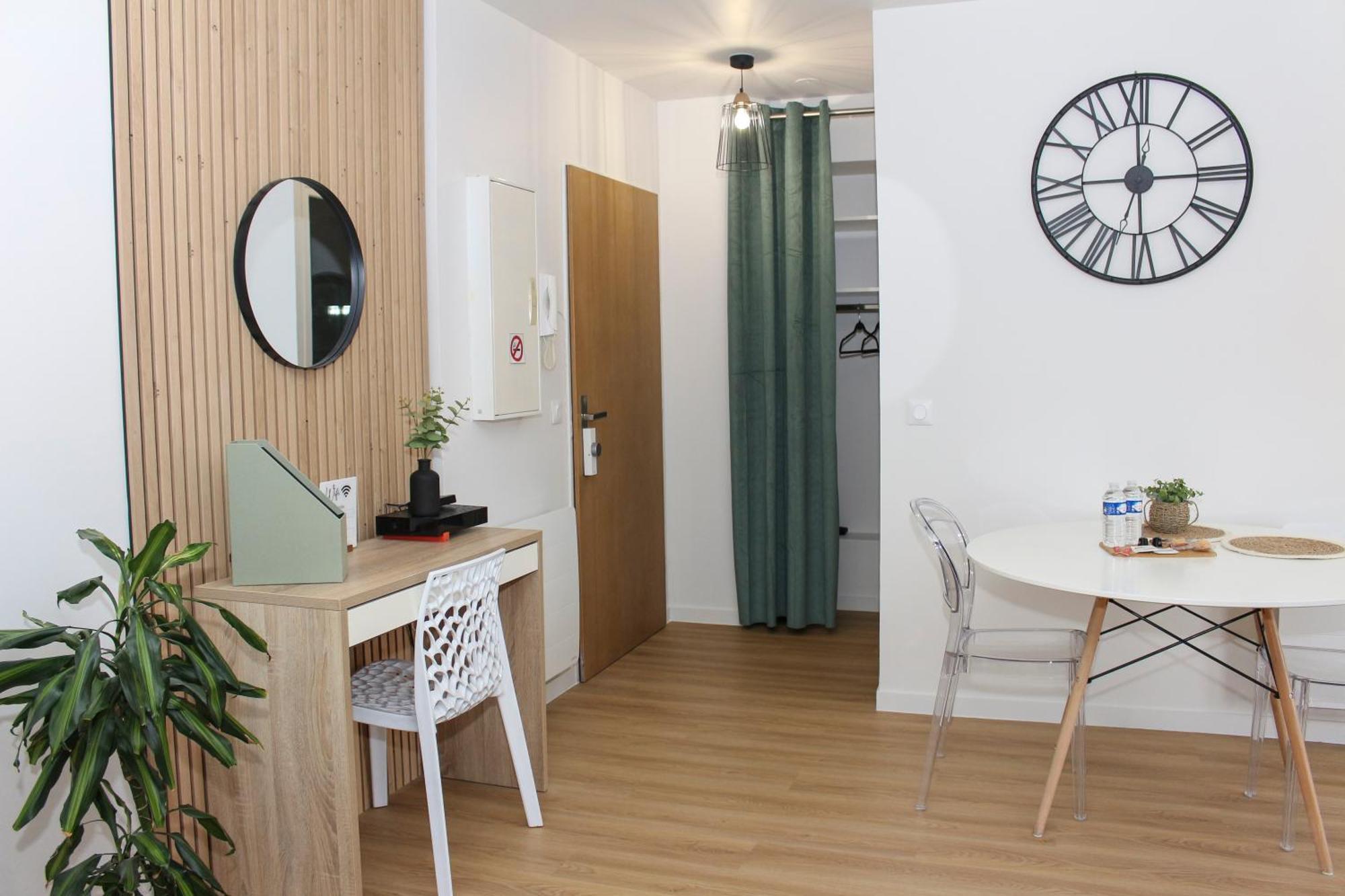 Appartement Entier *Au Pied De La Gare* Жувиси-сюр-Орж Екстериор снимка